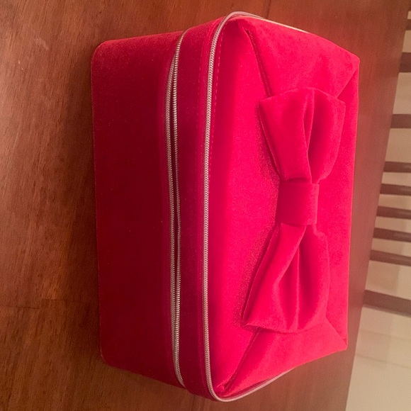 Absolutely stunning authentic Estee Lauder brand new large cosmetic velour case - Picture 6 of 17